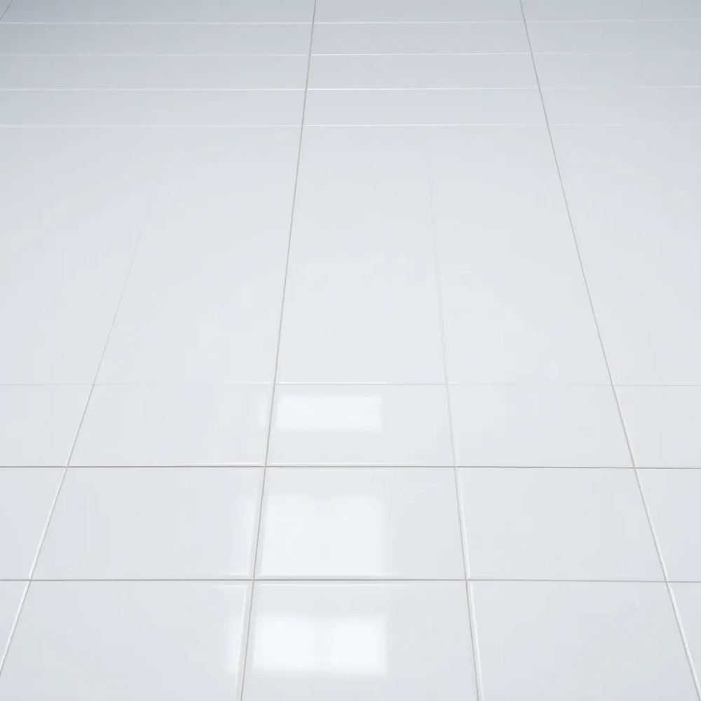 Białe płytki z polyskiem