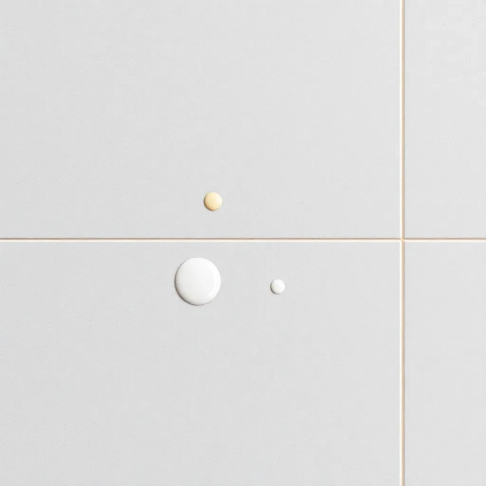 Czym odtłuścić płytki przed silikonem