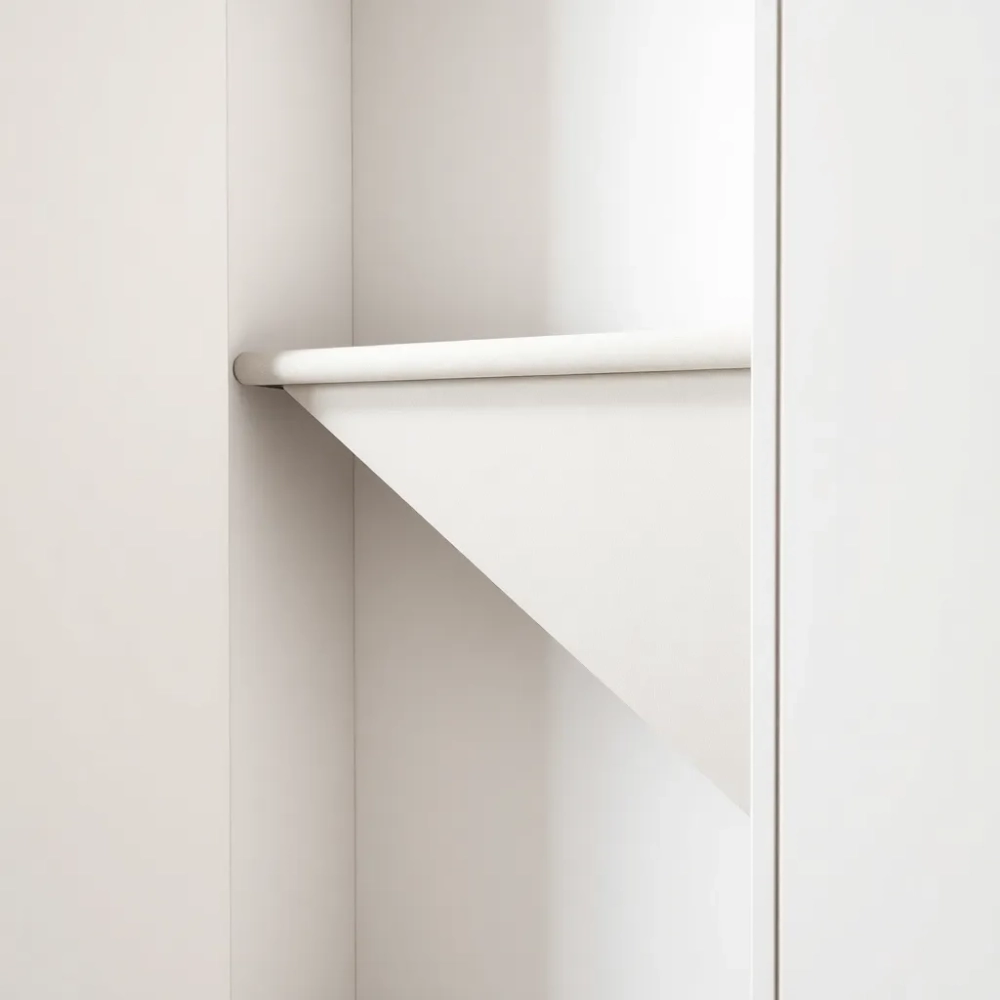 Deska do prasowania chowana w szafie