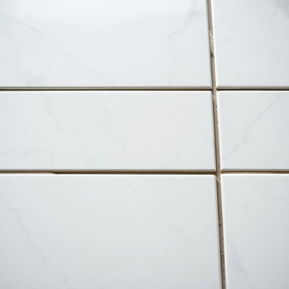 Folia samoprzylepna na płytki w kuchni