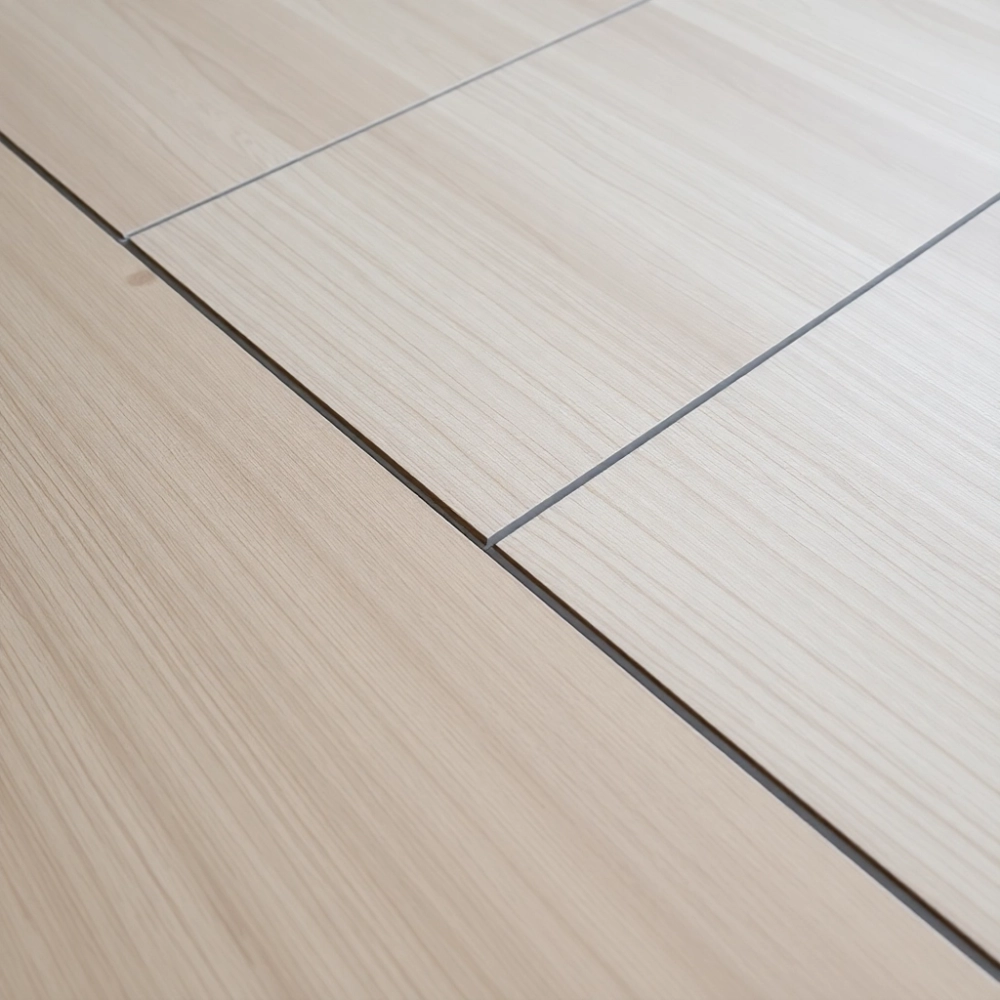 Jak połączyć podłogę drewnianą z płytkami