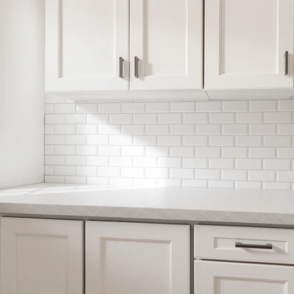 Kiedy kłaść płytki między szafkami w kuchni