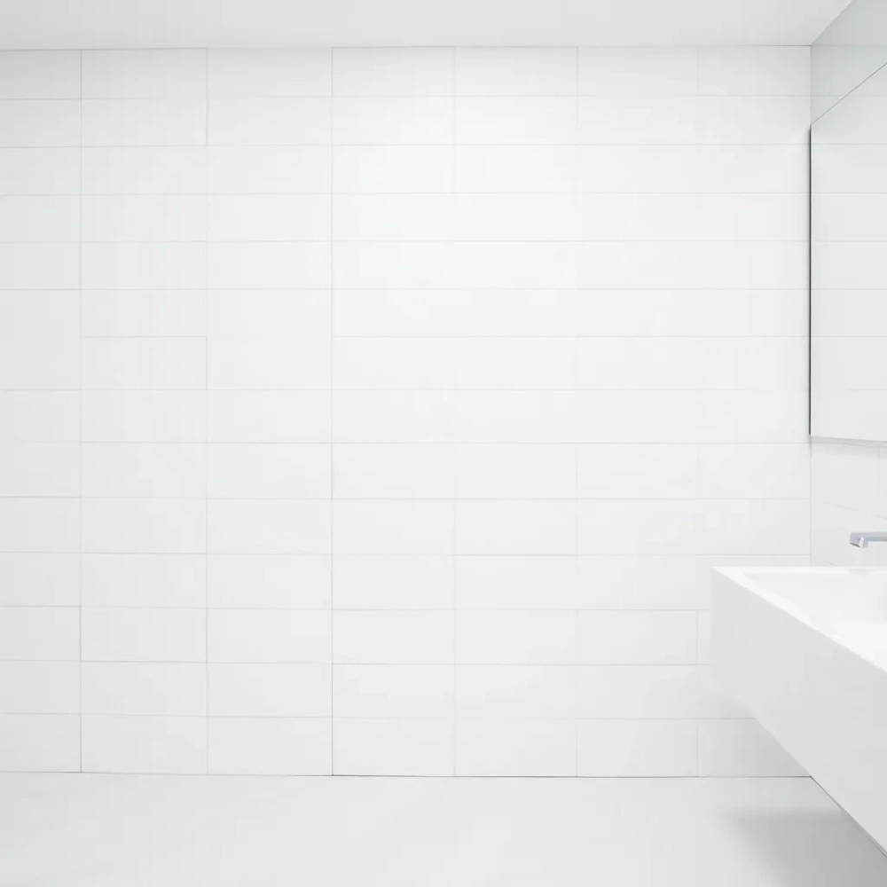 Płytki na równo ze ścianą