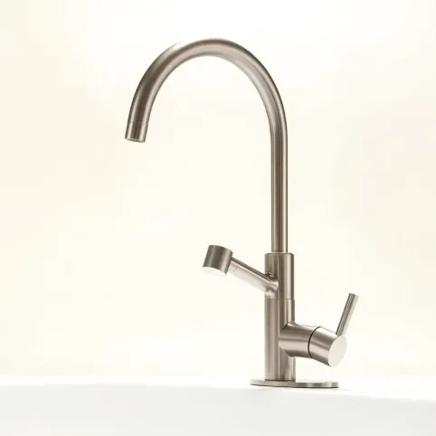 Bateria kuchenna z wyciąganą wylewką i prysznicem