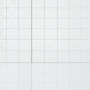 Białe płytki strukturalne z połyskiem