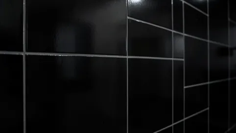 Czarne płytki na ścianę