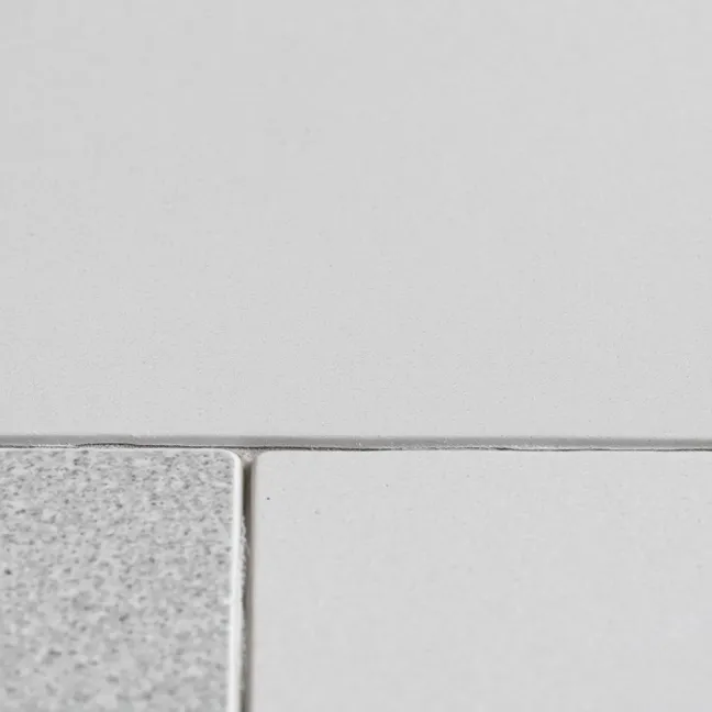 Czy mikrocement można położyć na płytki