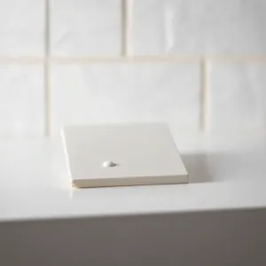 Czy można kleić płytki na silikon