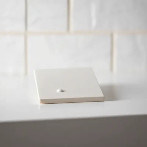 Czy można kleić płytki na silikon