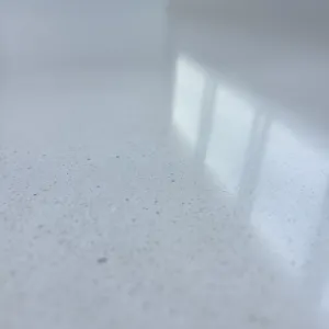 Czy podłoga z żywicy się rysuje