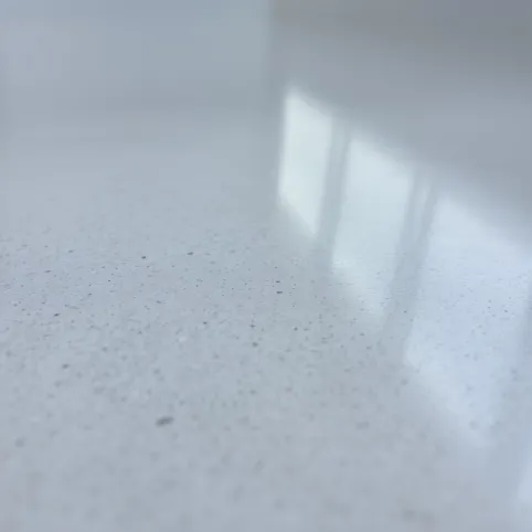 Czy podłoga z żywicy się rysuje