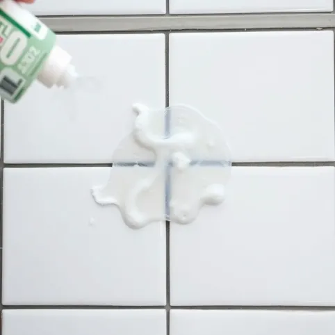 Czym odtłuścić płytki przed malowaniem