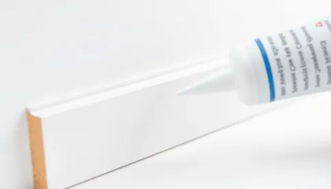 Czym przykleić listwy przypodłogowe MDF