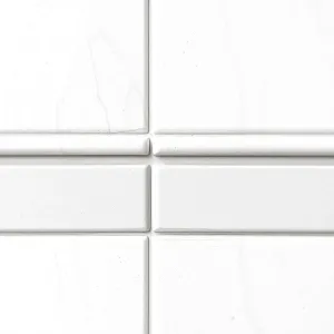 Czym wykończyć płytki na ścianie