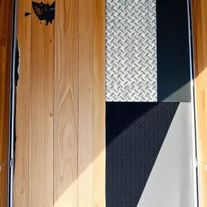 Czym zabezpieczyć podłogę w przyczepie