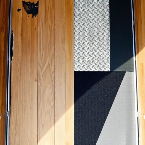 Czym zabezpieczyć podłogę w przyczepie