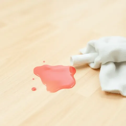 Czym zmyć lakier do paznokci z podłogi