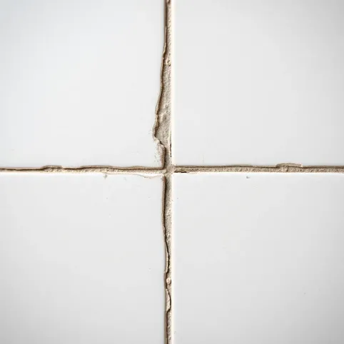 Dlaczego pękają płytki na ścianie