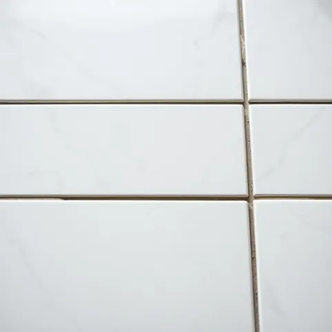 Folia samoprzylepna na płytki w kuchni