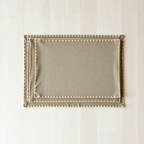 Grube podkładki na stół