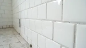 Jak kłaść płytki na ścianie