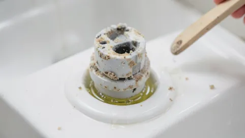 jak odkamienić geberit