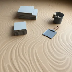 jak położyć płytki na nierównej podłodze