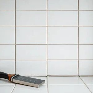 Jak położyć płytki na ścianie w kuchni