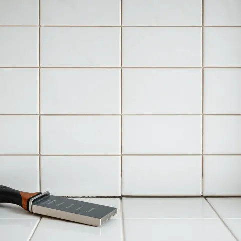 Jak położyć płytki na ścianie w kuchni