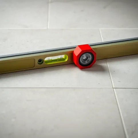 Jak sprawdzić czy płytki są dobrze położone