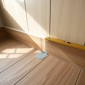 Jak układać płytki drewnopodobne w łazience