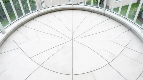jak ułożyć płytki na balkonie półokrągłym