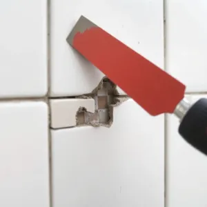 Jak usunąć płytki ze ściany