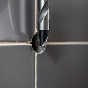 Jak wiercić w płytkach gresowych