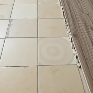 Jak zakryć stare płytki na podłodze