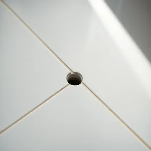 Jak zamaskować dziury po kołkach w płytkach