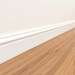 Jakie listwy przypodłogowe do paneli winylowych