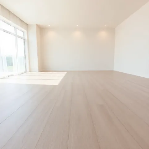 Jasne panele w salonie