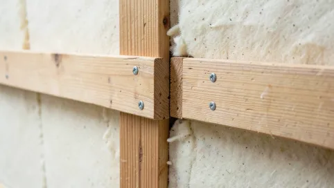 konstrukcja pod deskę elewacyjną