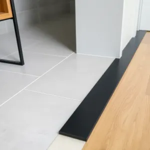 Listwa łącząca panele z płytkami czarna