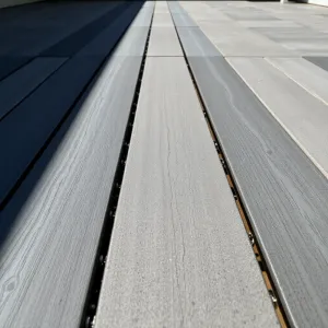 Montaż deski kompozytowej na betonie