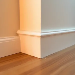 Montaż listwy podłogowej