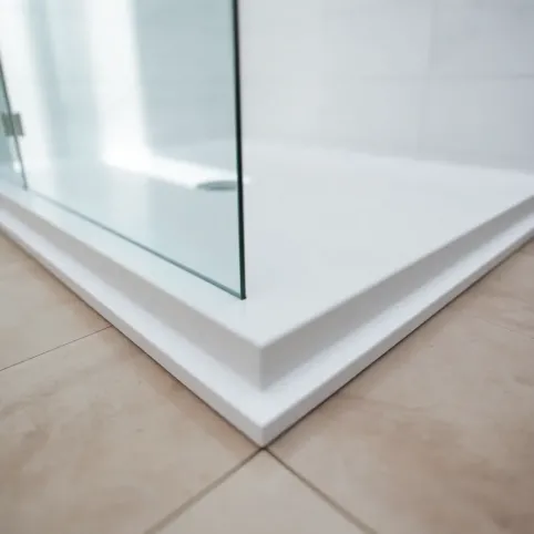 Montaż niskiego brodzika na płytkach