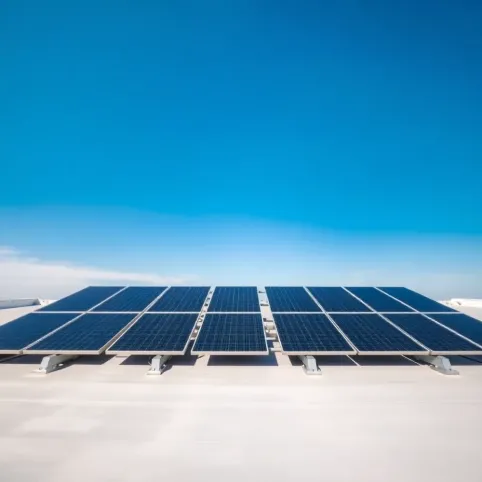 Montaż paneli fotowoltaicznych na dachówce płaskiej