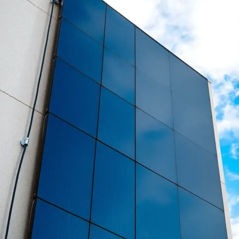 Montaż paneli fotowoltaicznych na elewacji