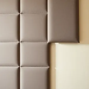 Montaż paneli tapicerowanych na ścianie