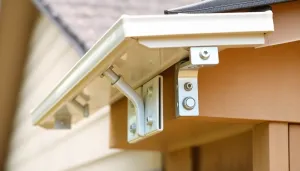 Montaż rynny do deski czołowej