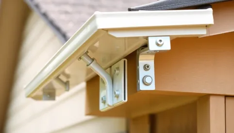 Montaż rynny do deski czołowej