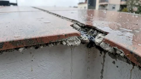 Odparzone płytki na balkonie