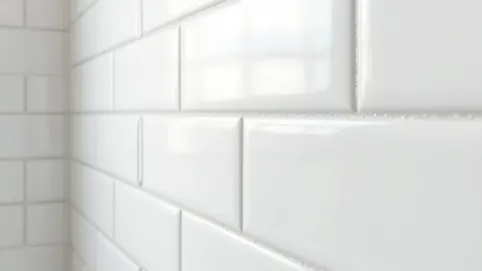 Płytki bez kleju na ścianę